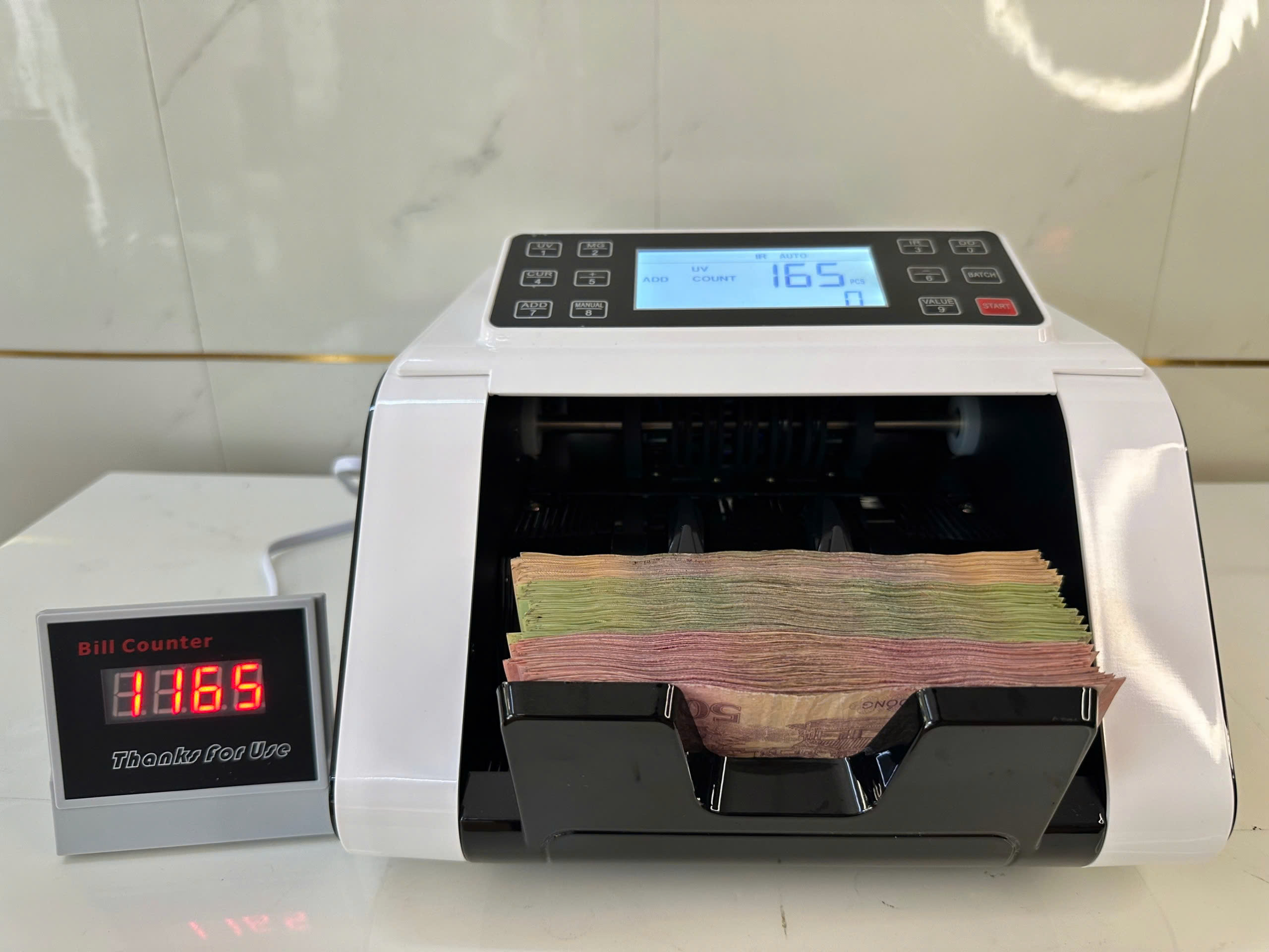 Những mẫu máy đếm tiền nổi bật trên thị trường - 2025 Máy đếm tiền Hoshico 5600 Pro