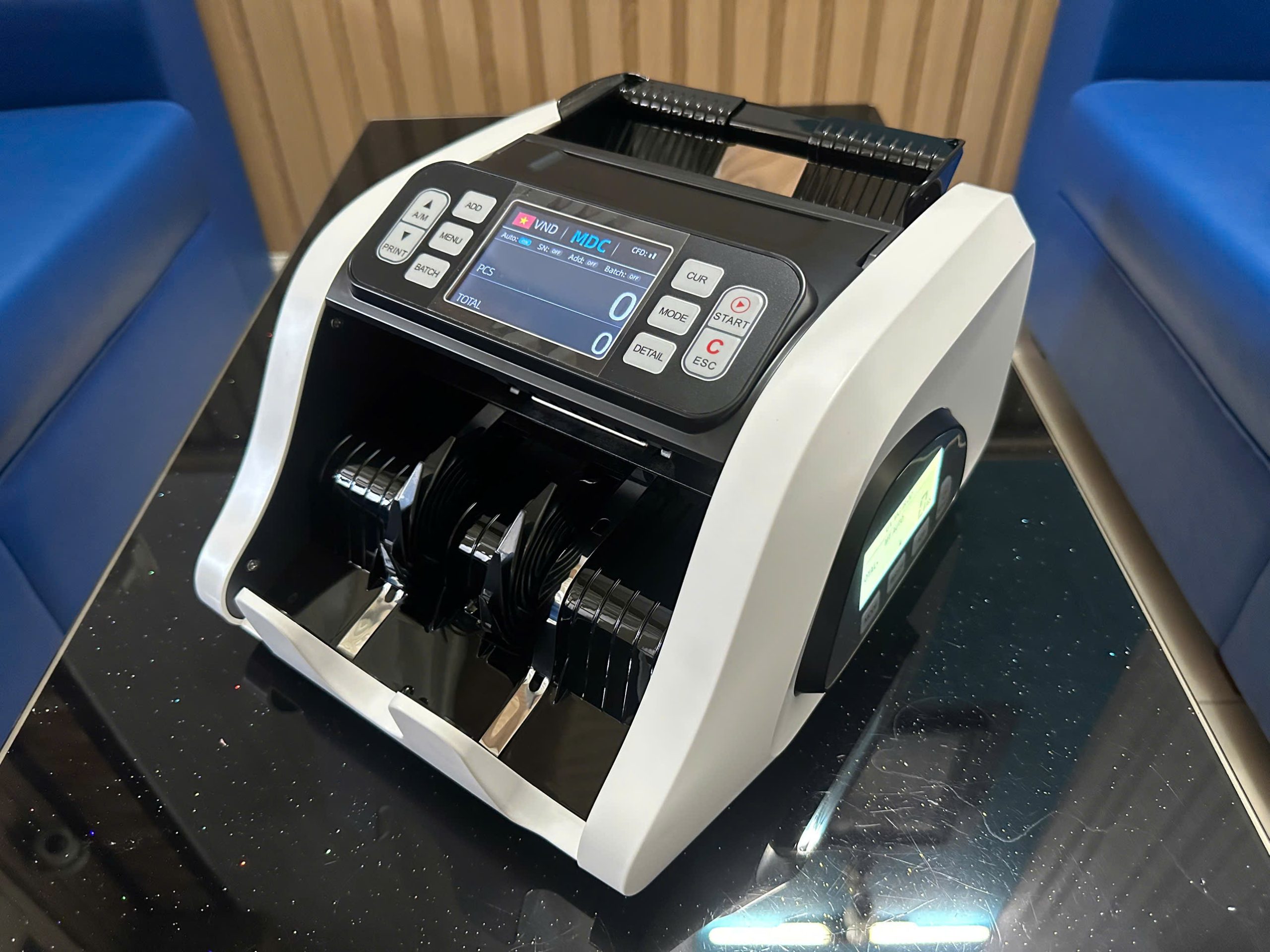 Máy Đếm Tiền Cho Ngân Hàng: Giải Pháp Tiết Kiệm Thời Gian Và Nâng Cao Hiệu Quả Công Việc Hoshico 3939